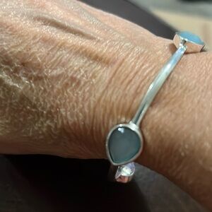 3/$18 NWOT Bracelet - Silver with Blue Teardrops - Lot 419